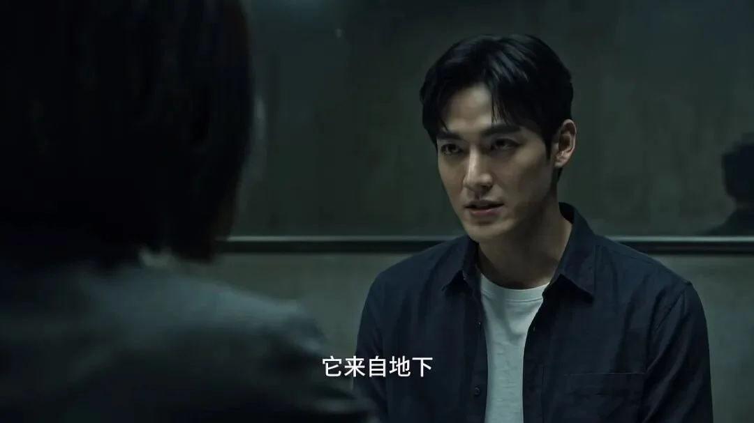 带娃间隙做AI短剧,5个月花近20万元,播放量上亿 | 对话《归墟》创作者泫九