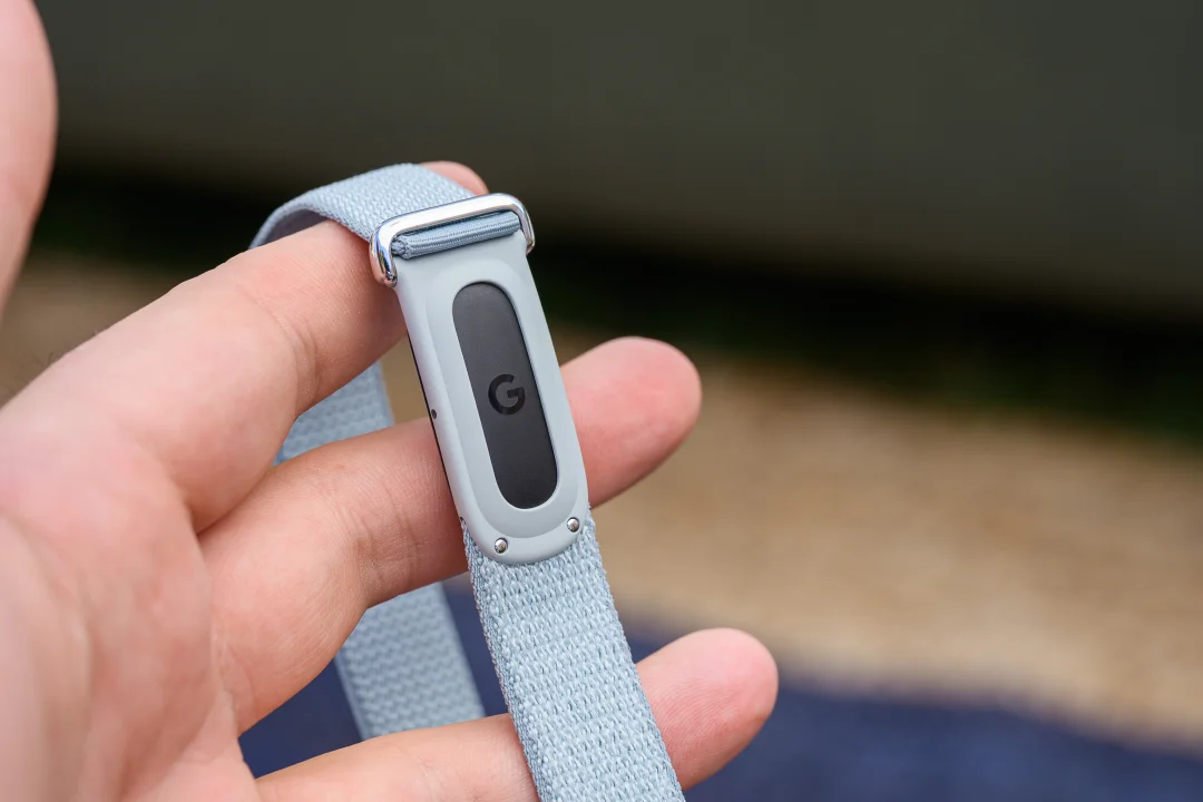 Fitbit Air 手环深度体验:「无屏」只是手段,模型能力才是护城河