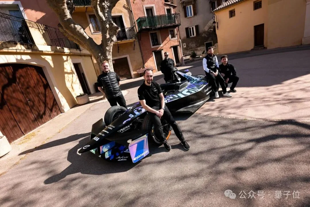 真·QQ飞车!「电动版F1」上海开赛,Gemini在线解说