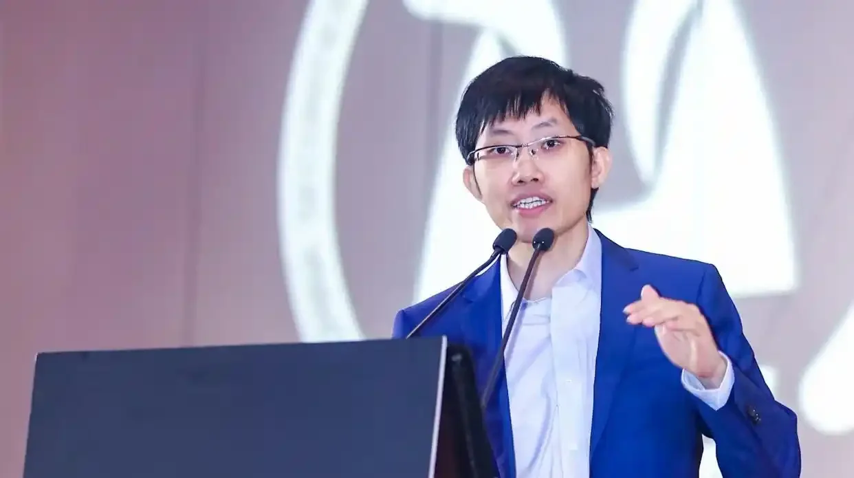 曝梁文锋不满投资人泄露内部会议文件,DeepSeek新一轮融资或暂停