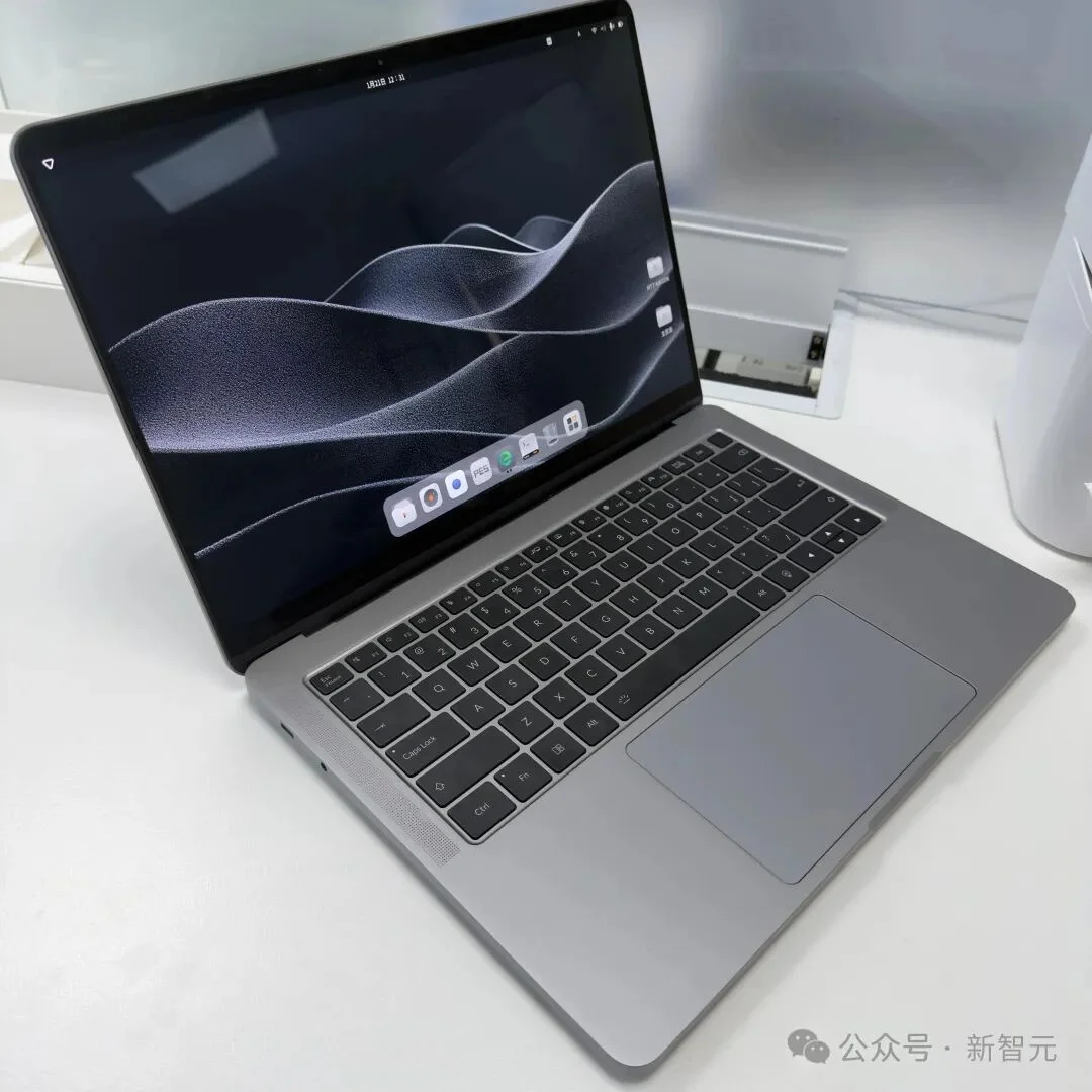 摩尔线程AIBOOK一周实测:开箱即训的「AI Native」体验