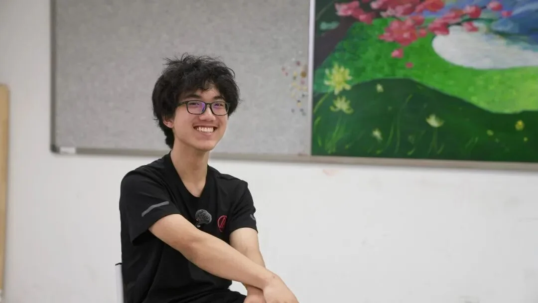 两个16岁的高中生，共享了自己的显卡和API，想让全校同学都免费用上AI。