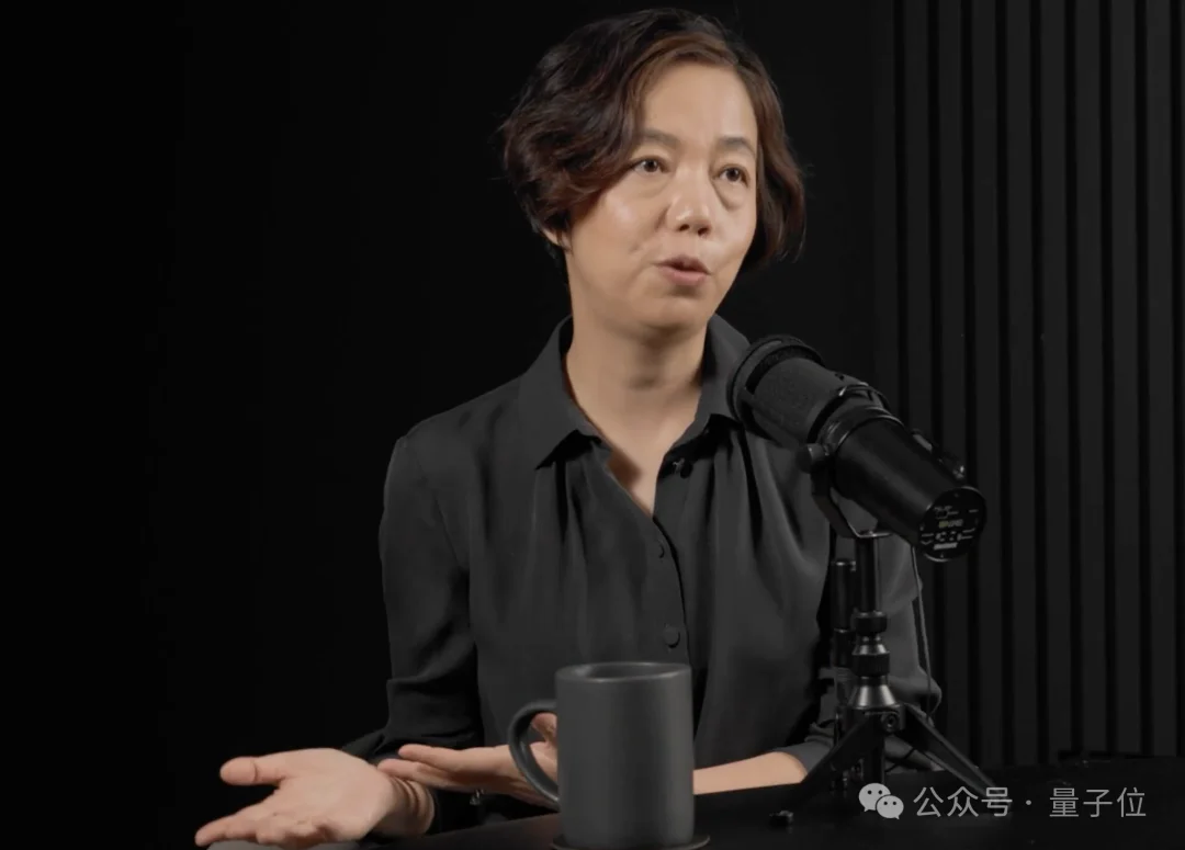 李飞飞最新访谈:AI咋能代替人呢?