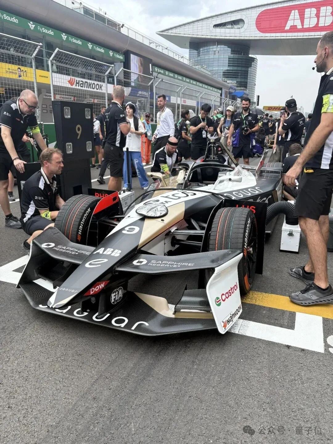 真·QQ飞车!「电动版F1」上海开赛,Gemini在线解说