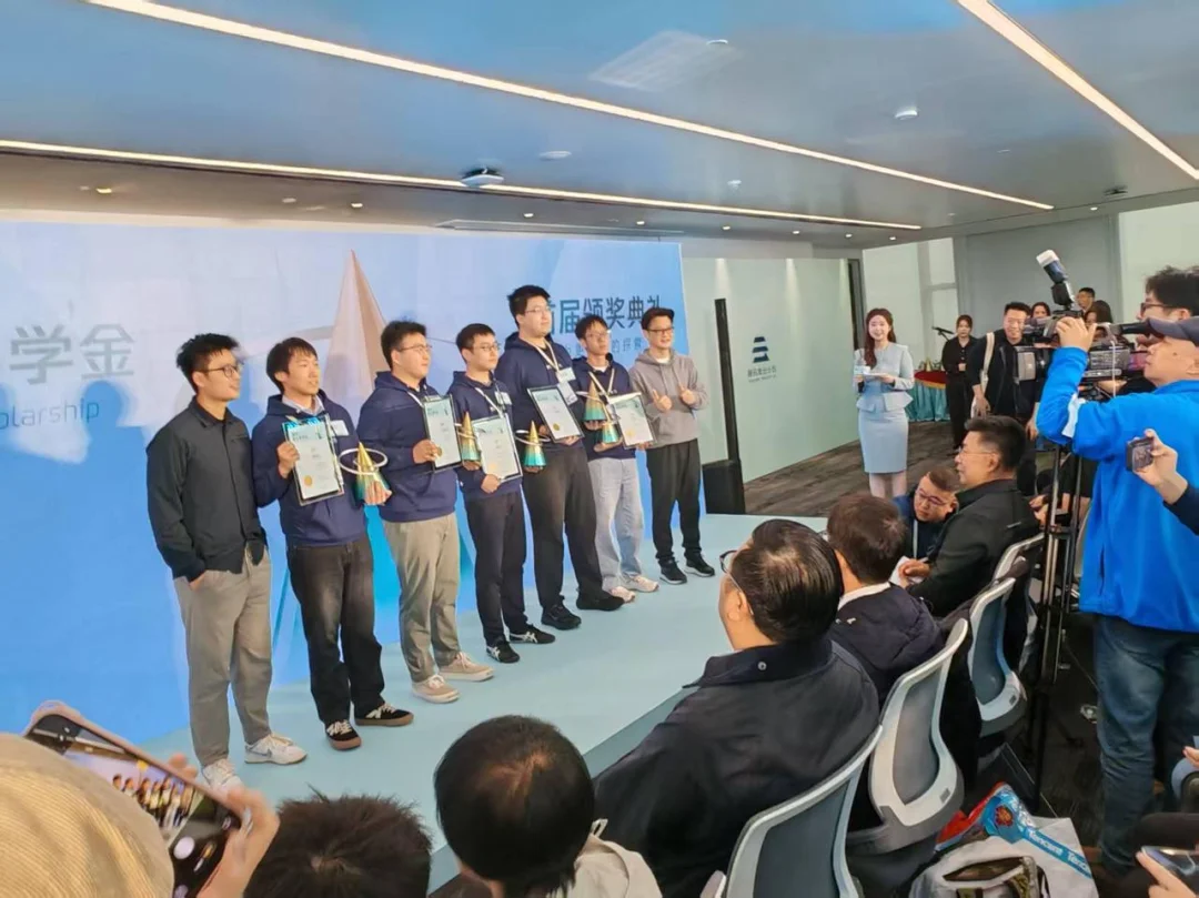 这次,Token要直接发给学生,每人30万元