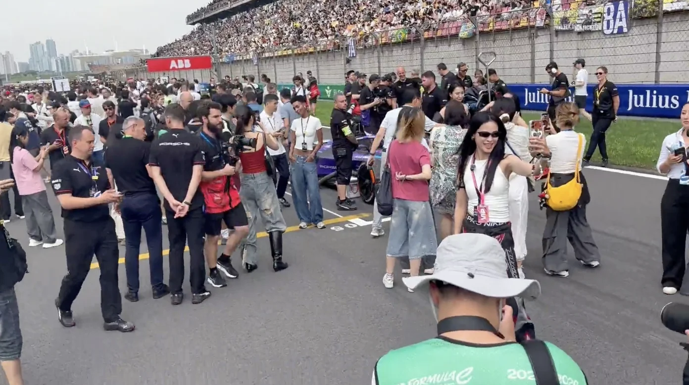 真·QQ飞车!「电动版F1」上海开赛,Gemini在线解说