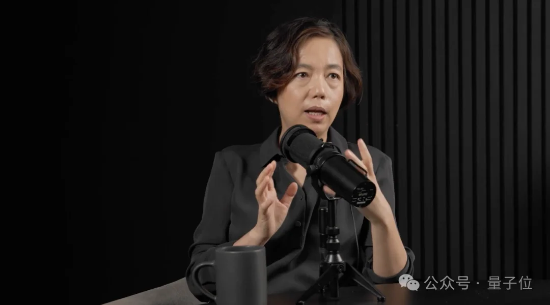 李飞飞最新访谈:AI咋能代替人呢?