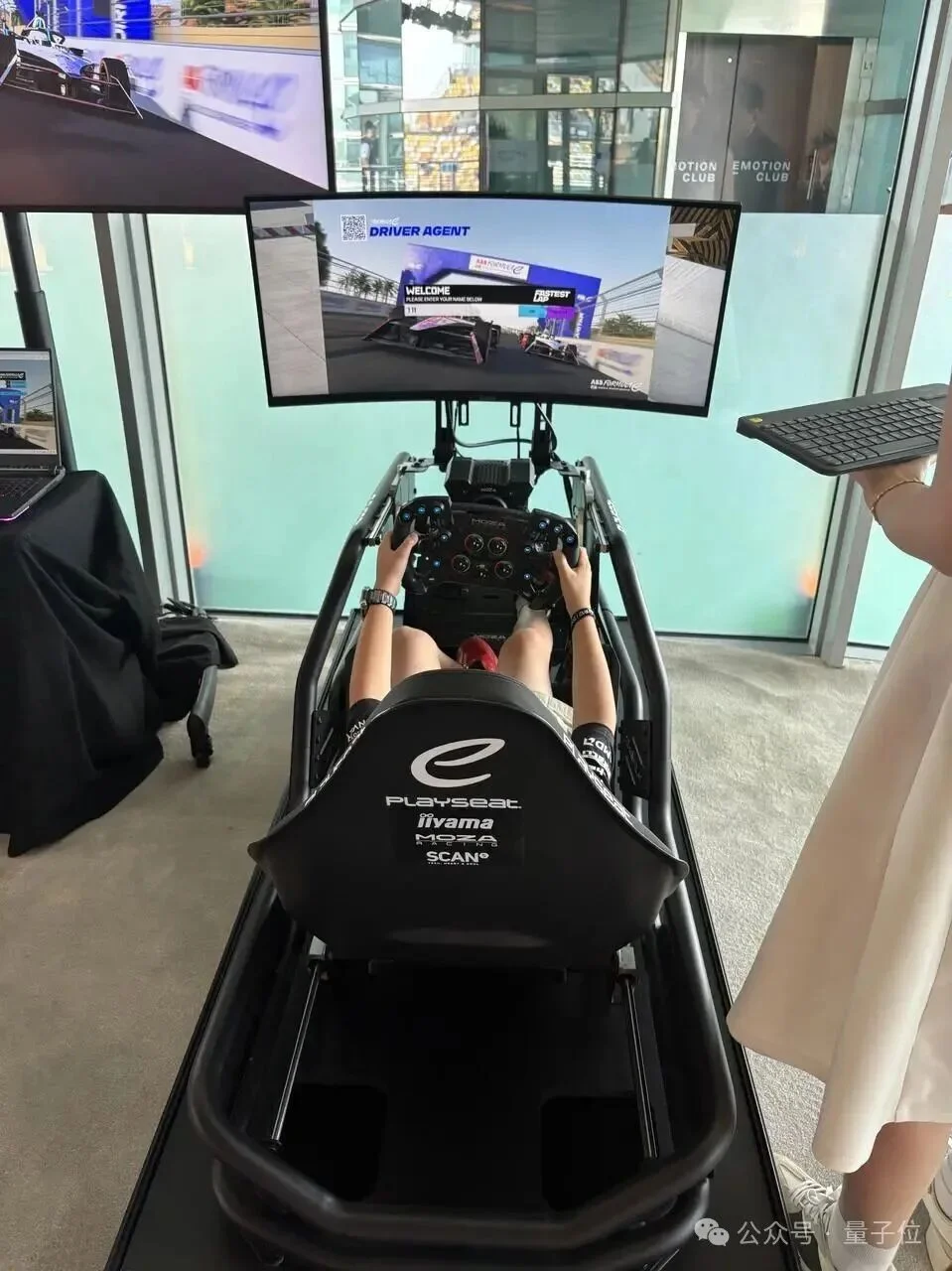 真·QQ飞车!「电动版F1」上海开赛,Gemini在线解说