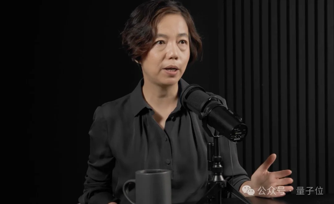 李飞飞最新访谈:AI咋能代替人呢?